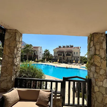 Grena Delux Pool Side 费特希耶